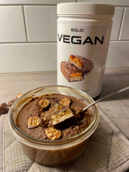 Snickers Baked Oats med SOLID Vegan