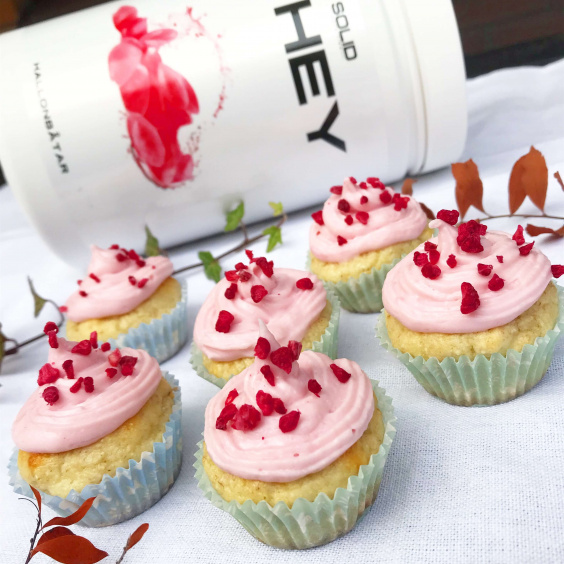 Proteincupcakes med hallonbåtsfrosting