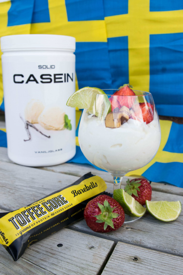 Mousse med smak av vanilj och lime